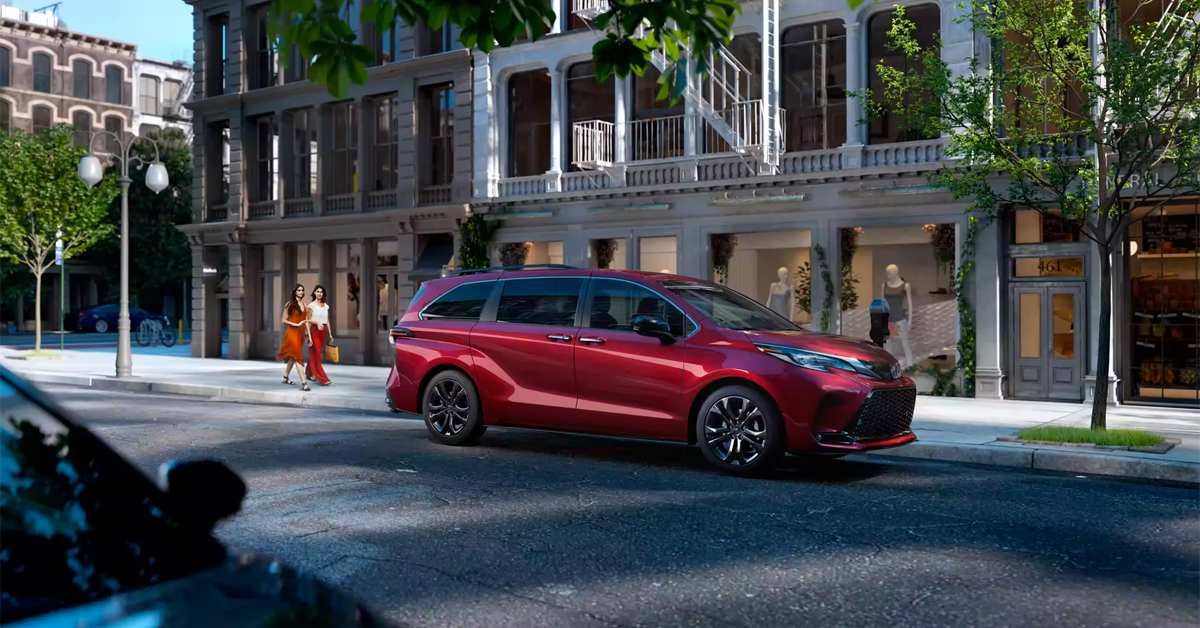 2023 Toyota Sienna - Side View