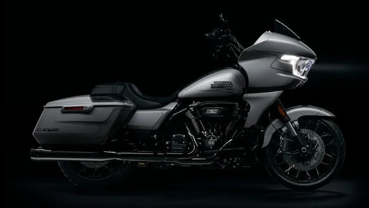 2023 Harley-Davidson® CVO™ Street Glide® vs CVO™ Road Glide® near Annapolis MD