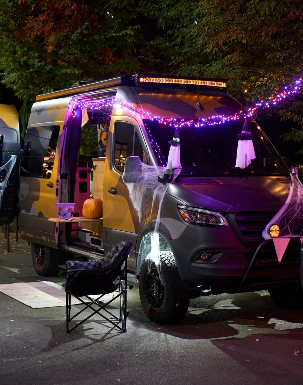 OutsideVan_Vanoween_Image1